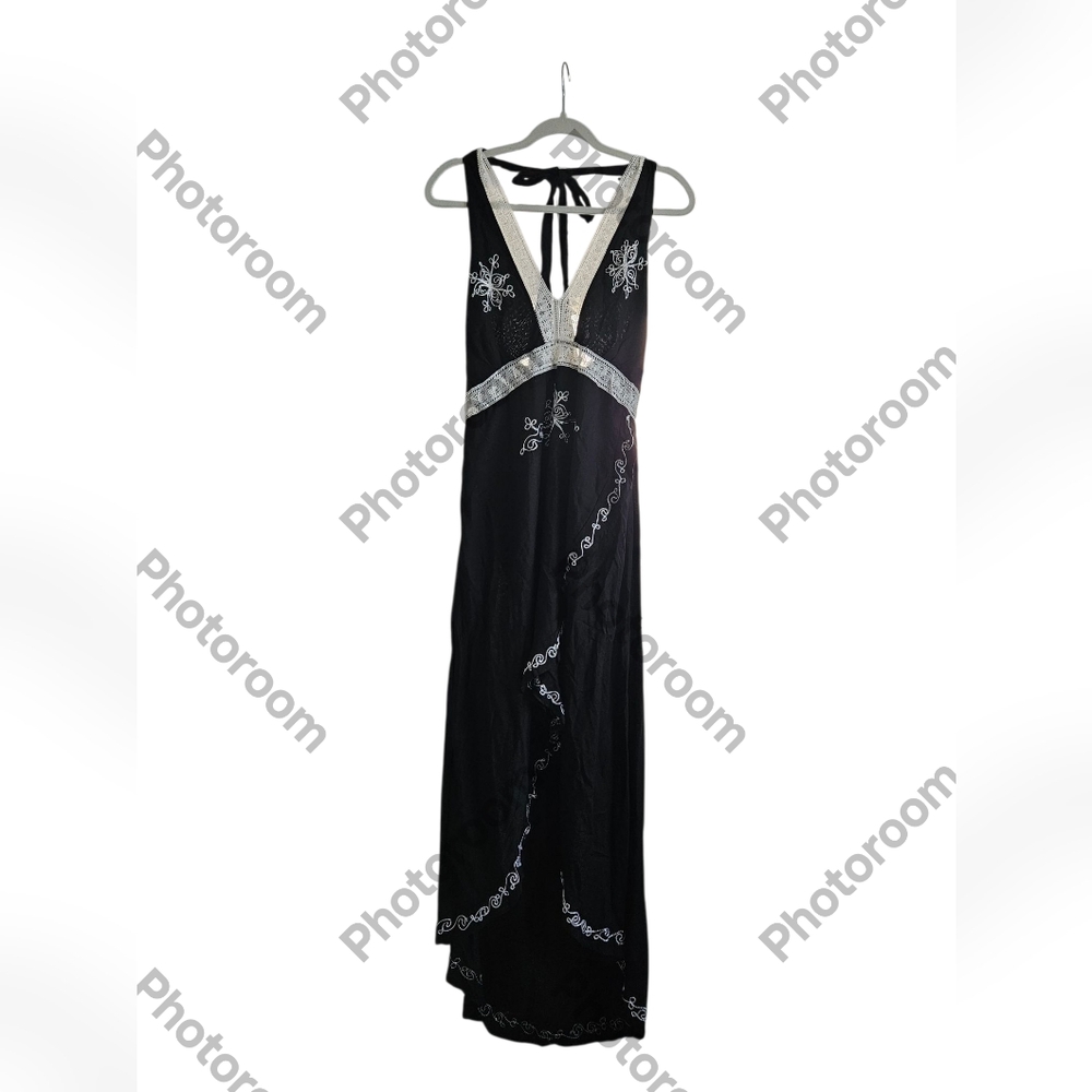 Black and White Sleeveless Halter Backless Sundress
